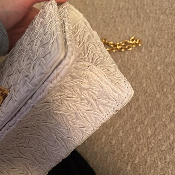 Like new Dior 30 montaigne white with gold hardware - Picture 6 of 8